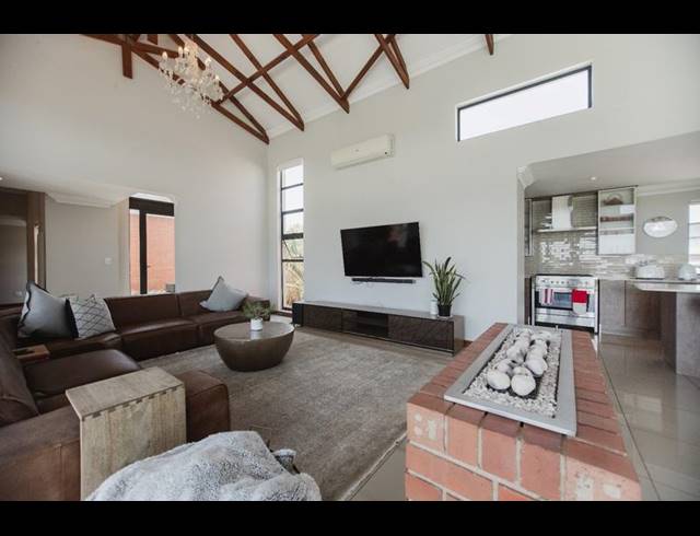 3 BEDROOM HOUSE FOR SALE IN COPPERLEAF ESTATE